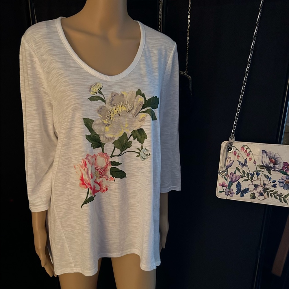 Chicos sz1 (M) 3/4 length sleeve beaded flower shirt
